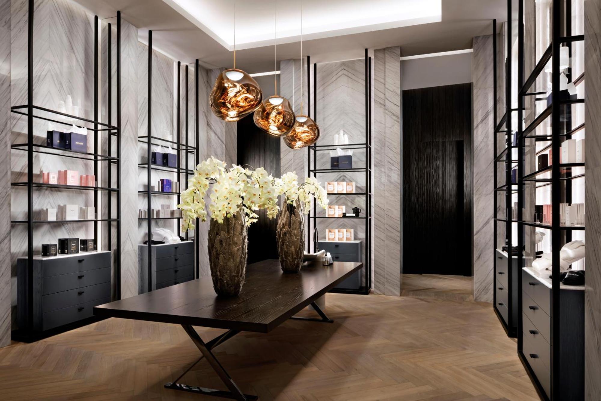 Atlantis The Royal Hotel Dubai Exterior photo The interior of the Tom Ford Beauty store in Paris