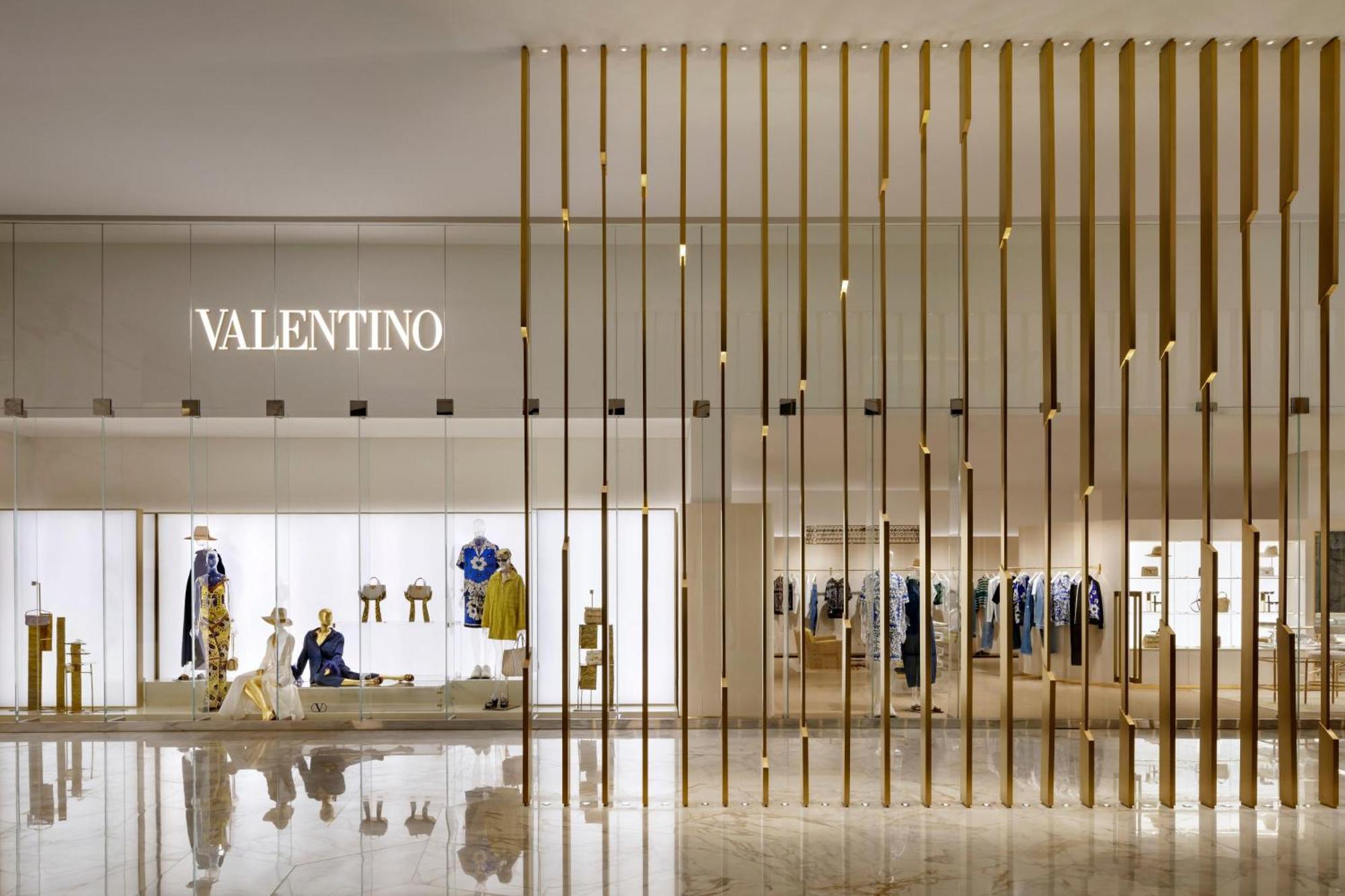 Atlantis The Royal Hotel Dubai Exterior photo Valentino store in the Mall of the Emirates