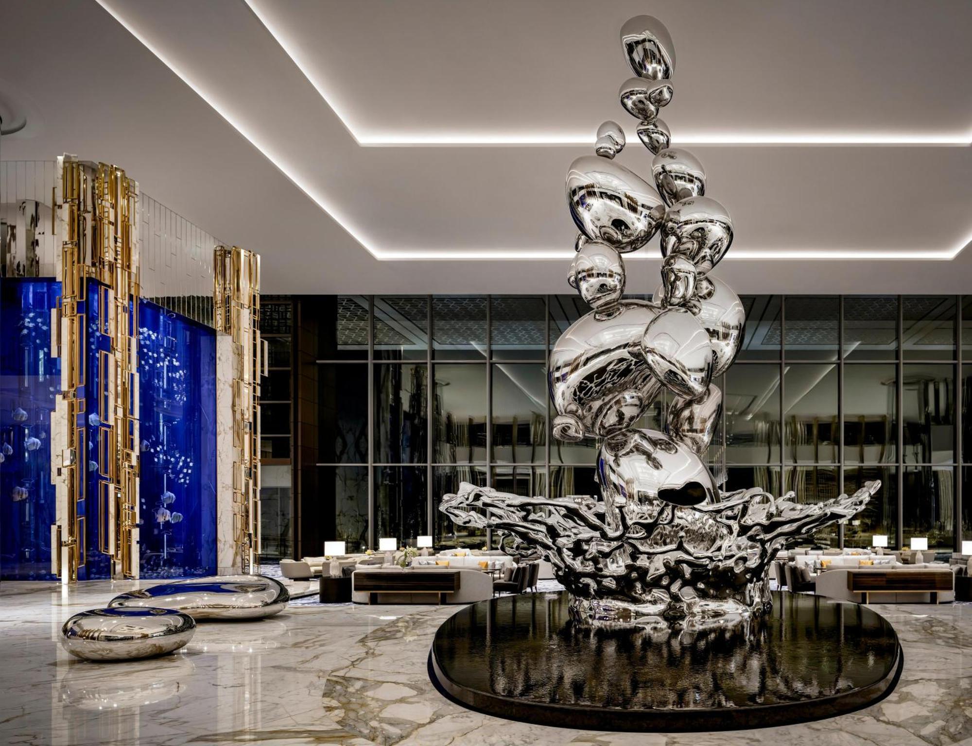 Atlantis The Royal Hotel Dubai Exterior photo The sculpture in the lobby of the Four Seasons Hotel, London
