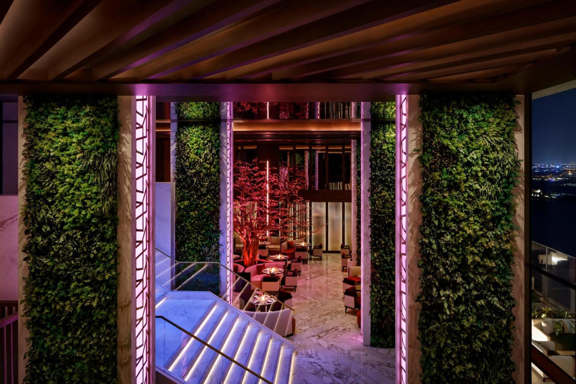 Atlantis The Royal Hotel Dubai Exterior photo The Living Wall at the 101 Sky Lounge